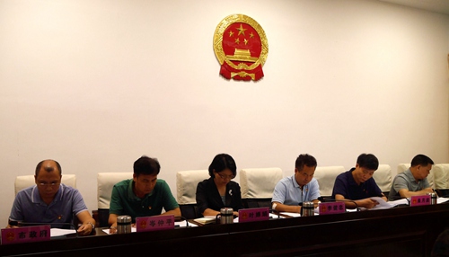 副本3李健忠、吴月波、叶婵娟、冯国暖、岑仲平、出席会议，张红艺列席会议.jpg