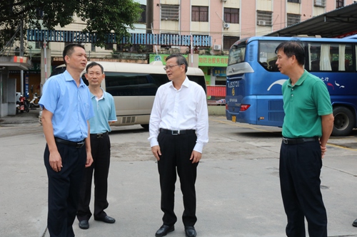 副本3、调研组一行在汽车总站调研.jpg